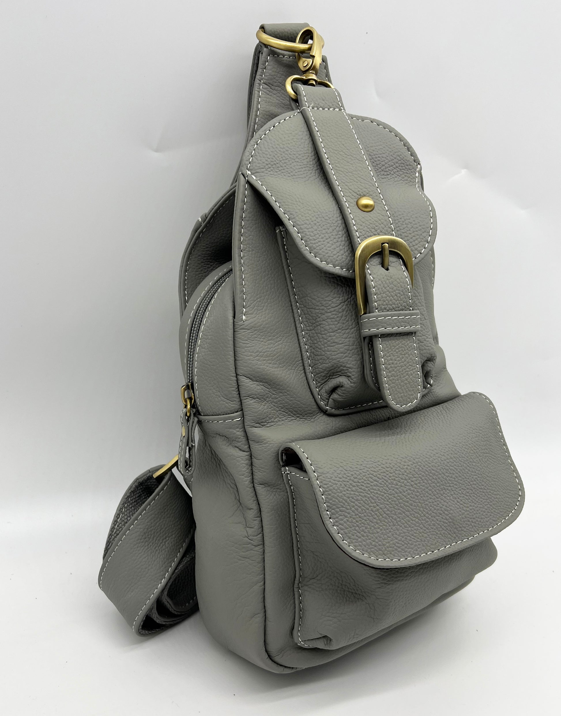amerileather grylls petite cowhide leather multi pocket sling backpack Amerileather Grylls Petite Sling Purse (#707-012457)